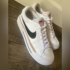 Nike women’s Court Legacy Lift Sneaker- White